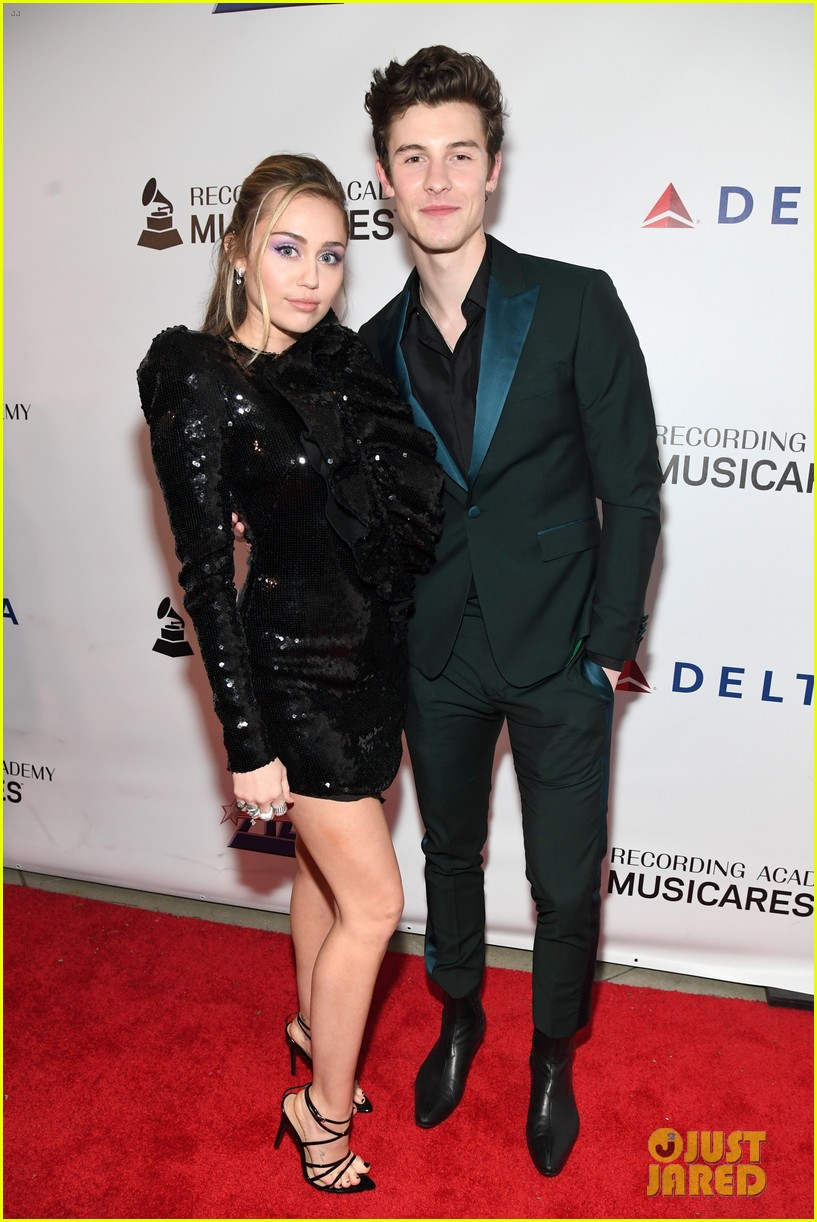 miley cyrus shawn mendes musicares person of the year gala 01