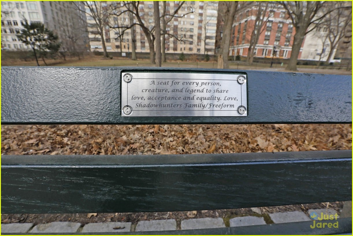 Full Sized Photo of shadowhunters cast bench nyc pics 03 Matthew