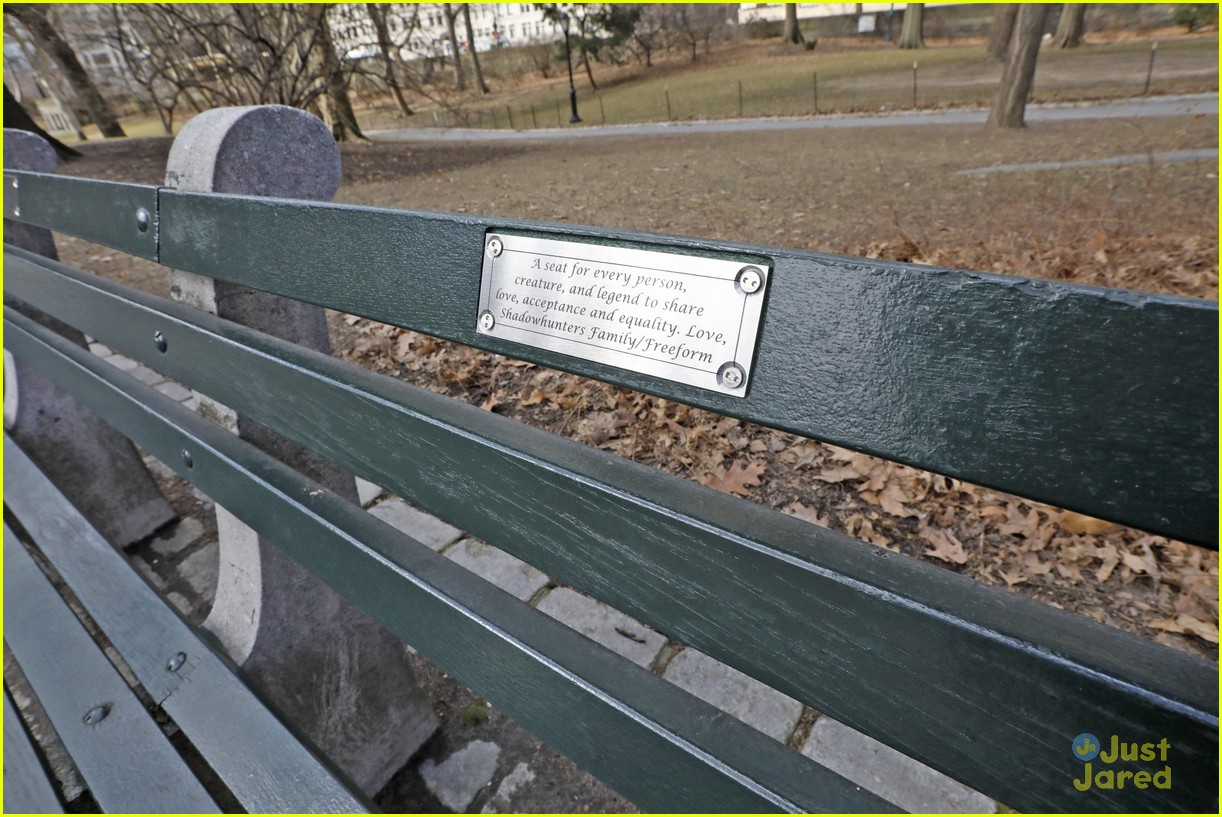 shadowhunters cast bench nyc pics 06