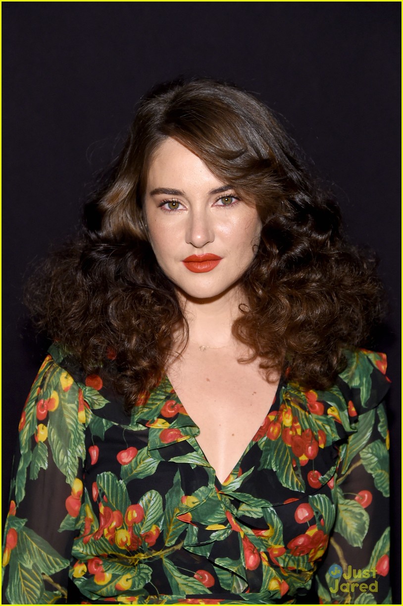 Shailene Woodley Channels The 1970s at Marc Jacobs' NYFW Show | Photo