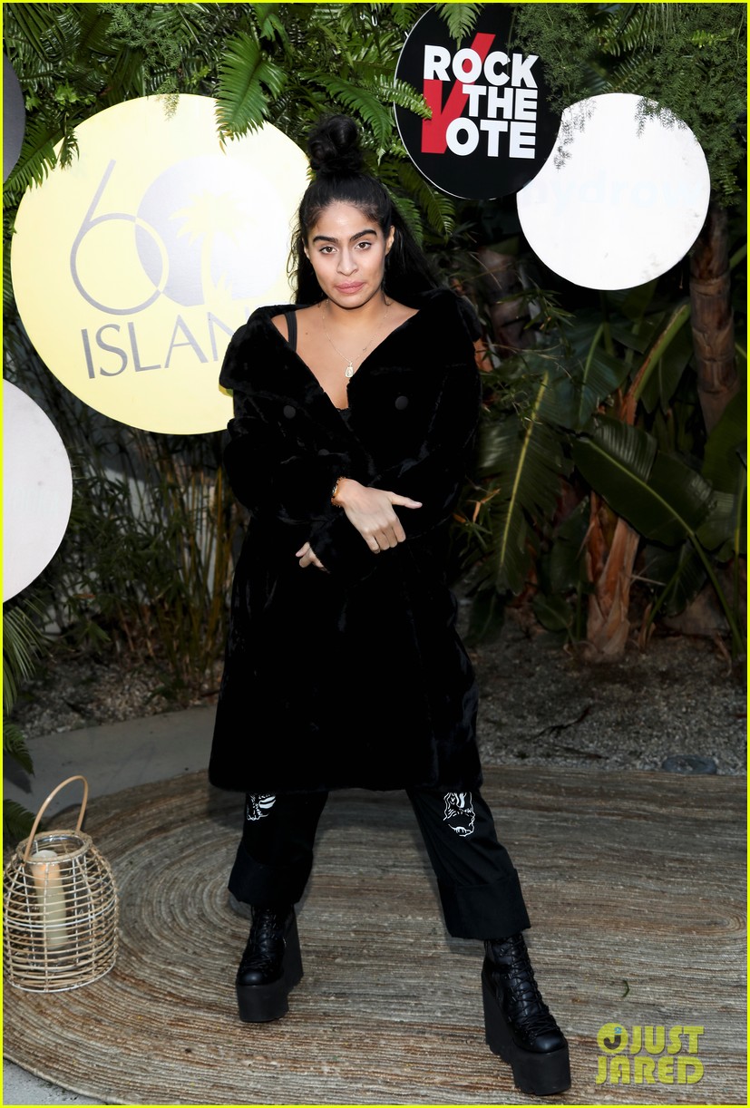 shawn mendes rocks maroon suit for island records pre grammys event 03