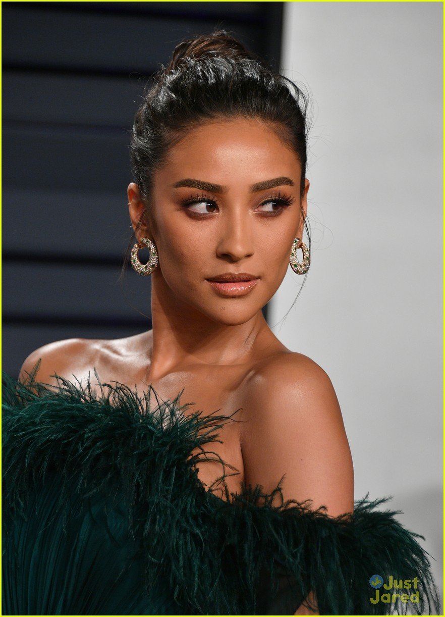 Shay Mitchell Will Take Your Breath Away In This Gown at Vanity Fair's