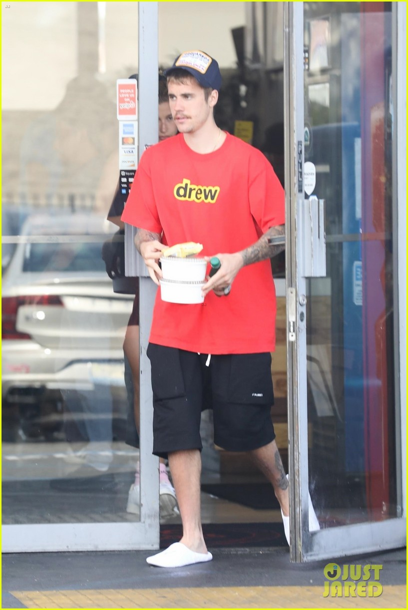 Justin & Hailey Bieber Spend a Casual Saturday Together | Photo 1224065 ...