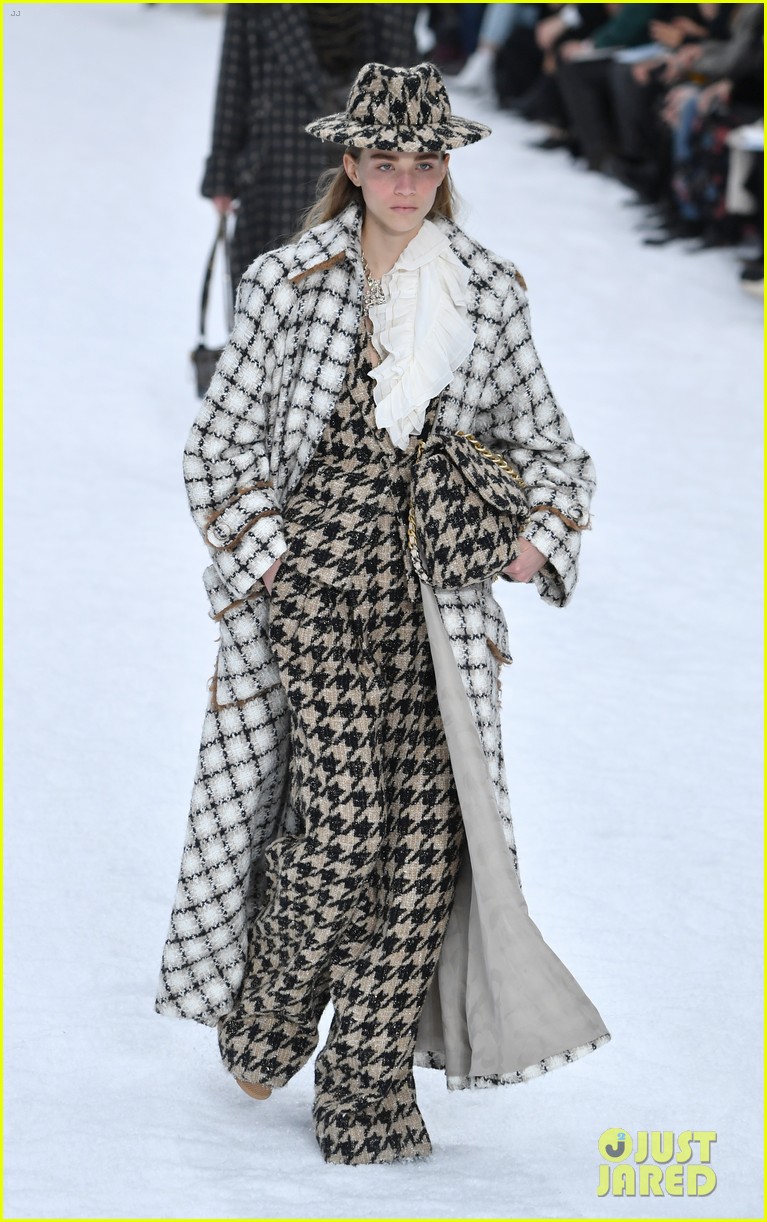 Cara Delevingne & Girlfriend Ashley Benson Attend Chanel Fashion Show ...