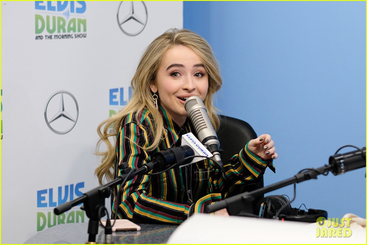 Full Sized Photo of sabrina carpenter stuns in stripes elvis duran z100