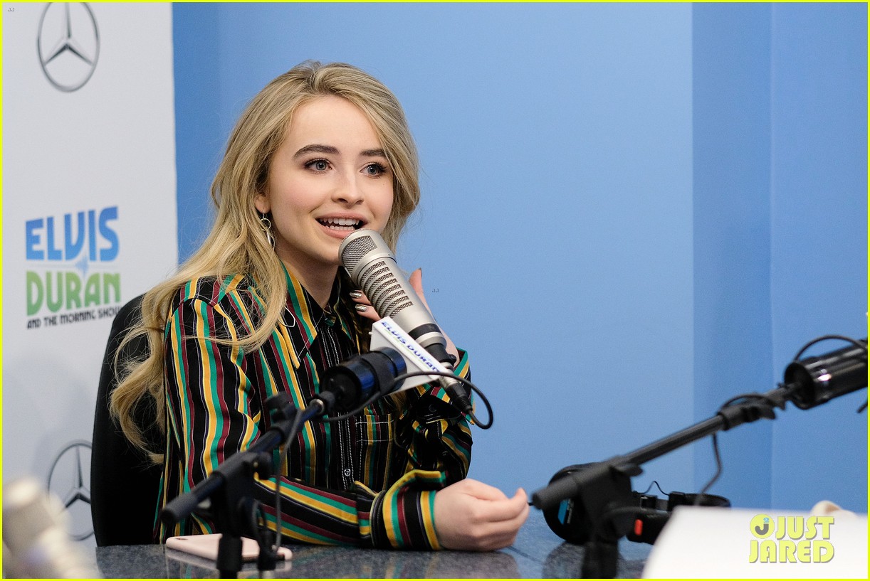 Full Sized Photo of sabrina carpenter stuns in stripes elvis duran z100