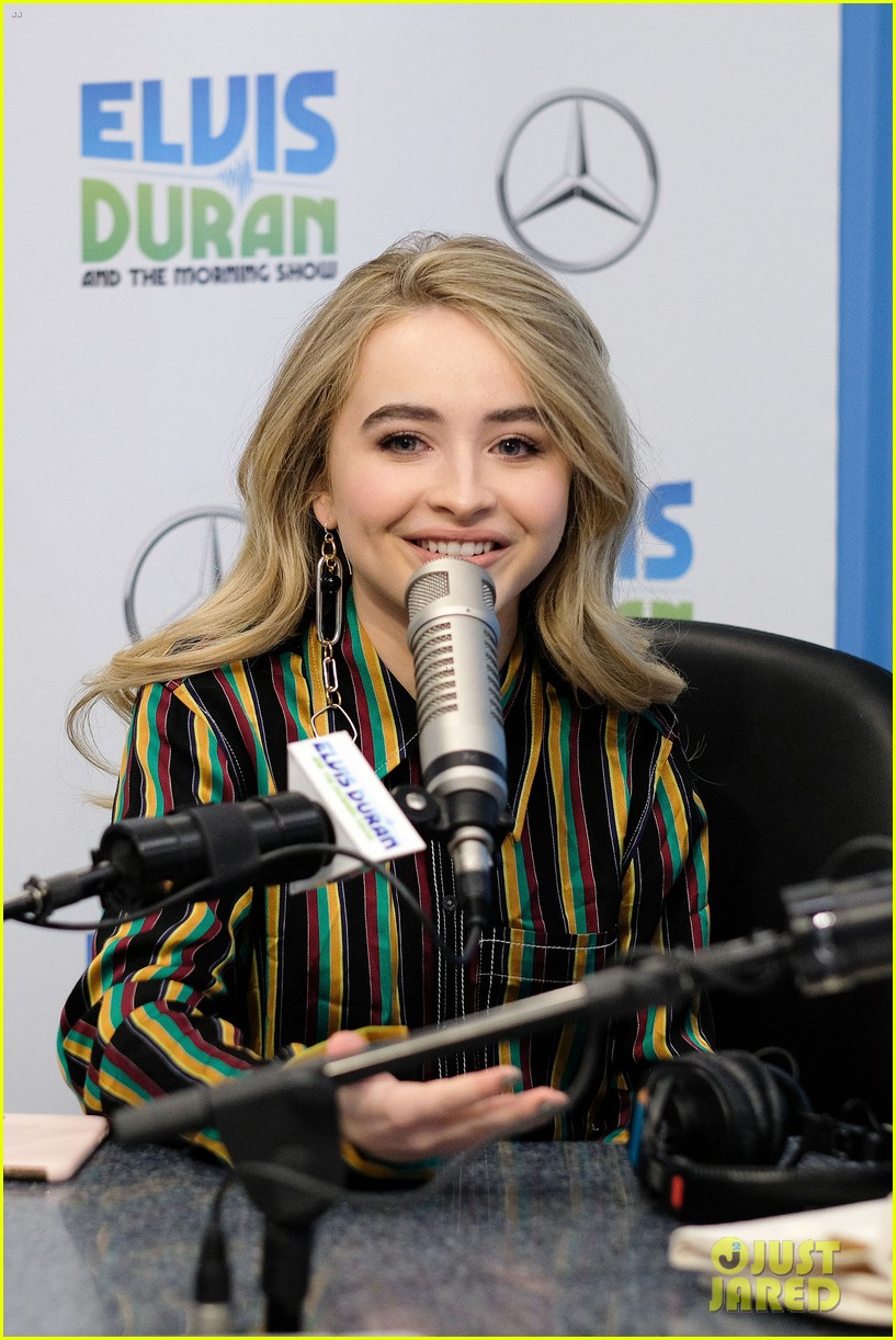 Full Sized Photo of sabrina carpenter stuns in stripes elvis duran z100