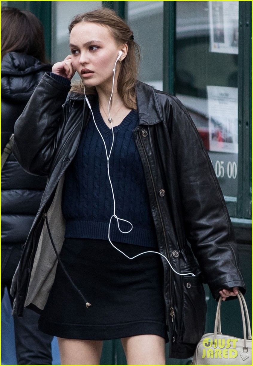 Full Sized Photo of lily rose depp cuts a chic figure while stepping