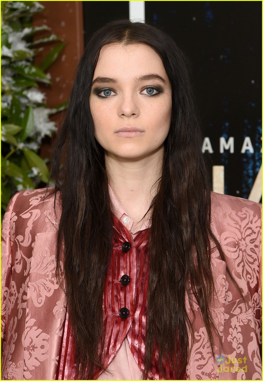 Full Sized Photo of esme creed miles hanna premiere nyc 11 | Esme Creed