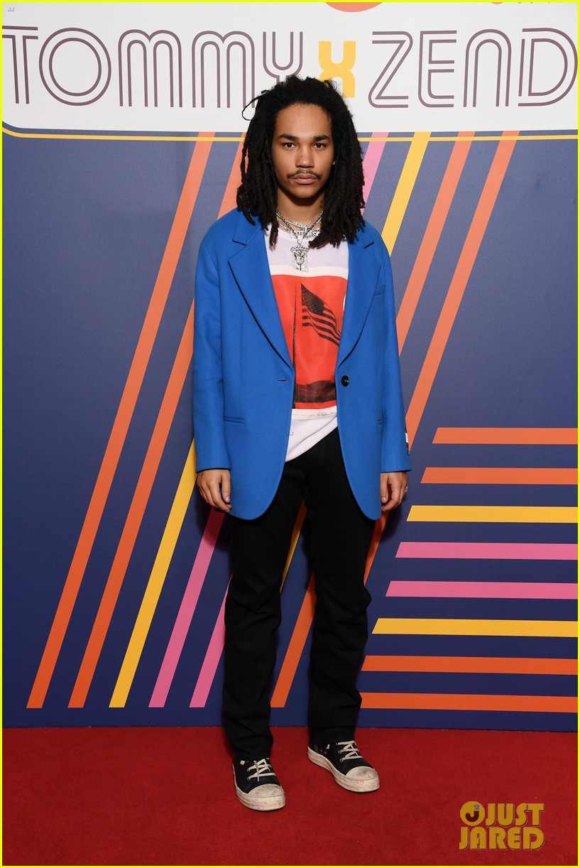 Zendaya is Supported by Gigi Hadid & Yara Shahidi at Her Tommy x