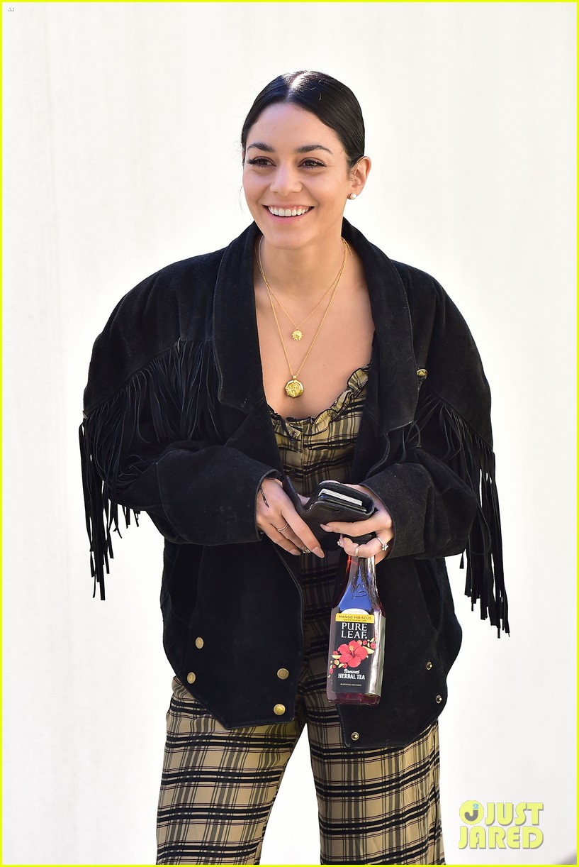 Vanessa Hudgens Fell In Love with Savannah This Weekend | Photo 1220192