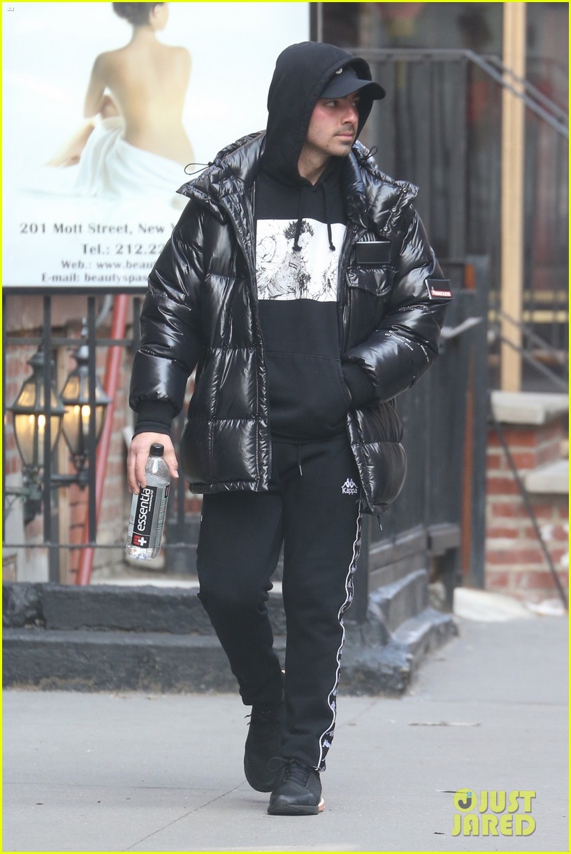 Joe Jonas Steps Out in Chilly New York City! Photo 1221559 Photo Gallery Just Jared Jr.