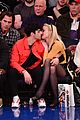 joe jonas sophie turner kiss at new york knicks game 02