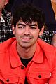 joe jonas sophie turner kiss at new york knicks game 07