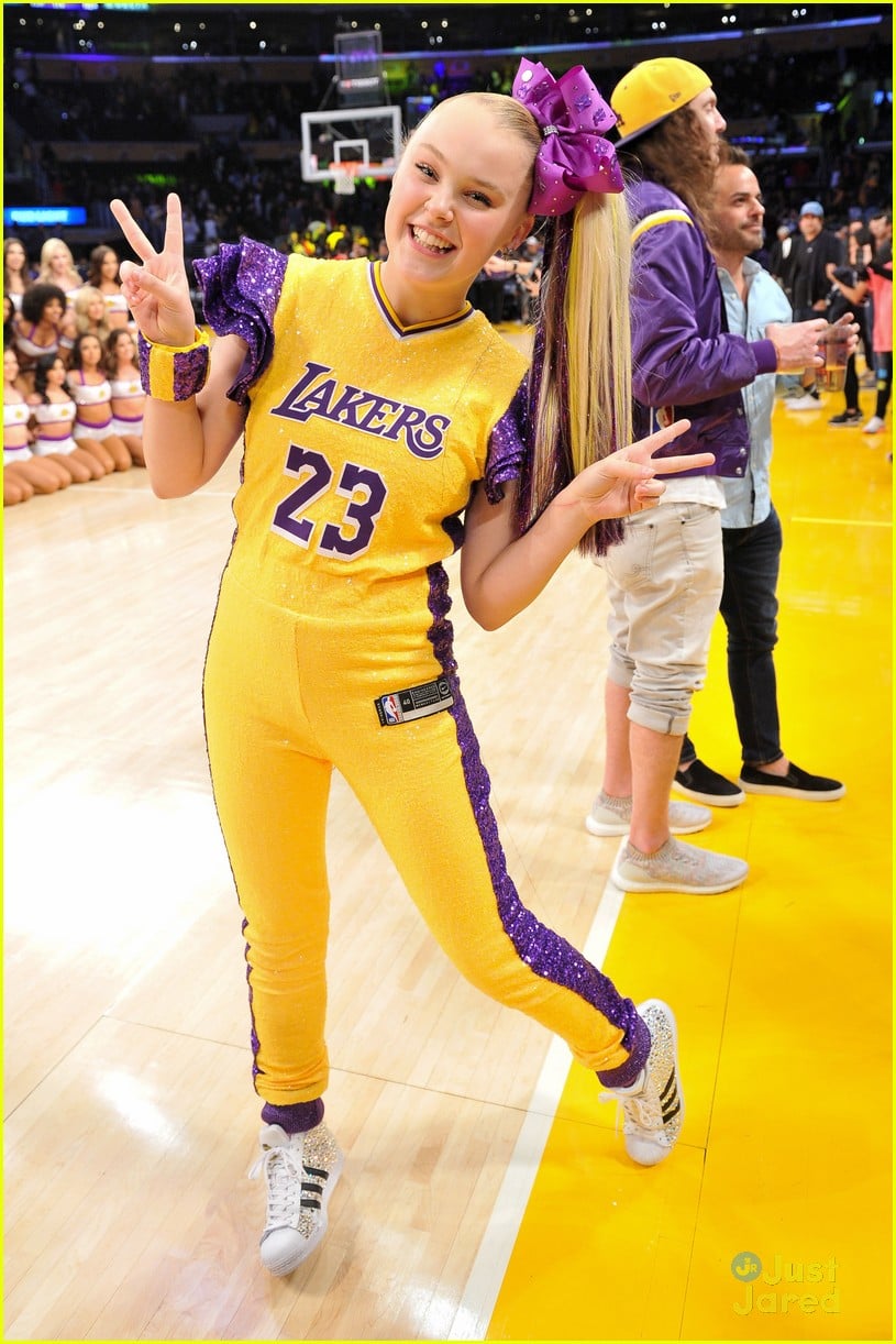 Jojo Siwa Rocks Glittery Purple Clip Ins For Her First Lakers Game Photo 1224264 Photo