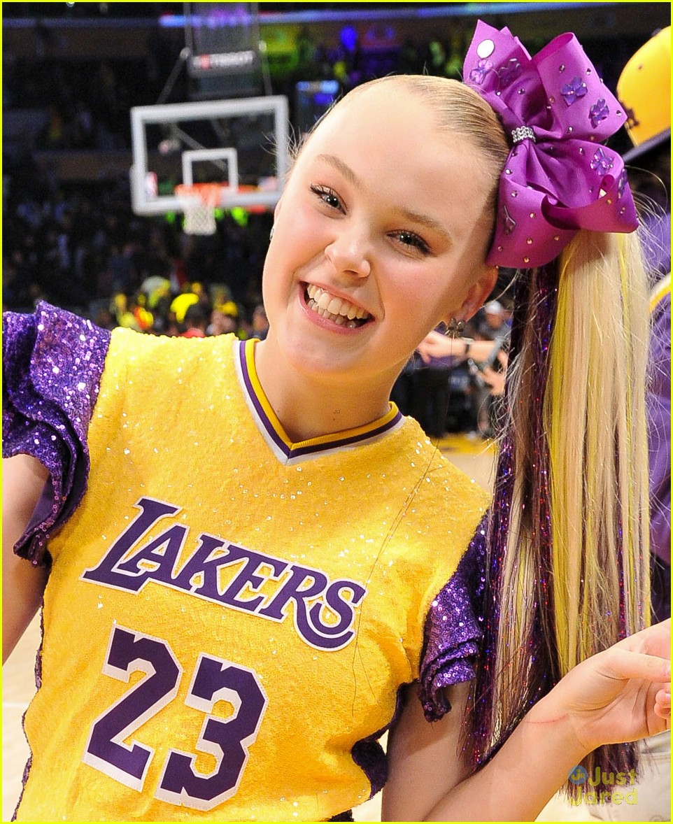 Jojo Siwa Rocks Glittery Purple Clip Ins For Her First Lakers Game Photo 1224267 Photo