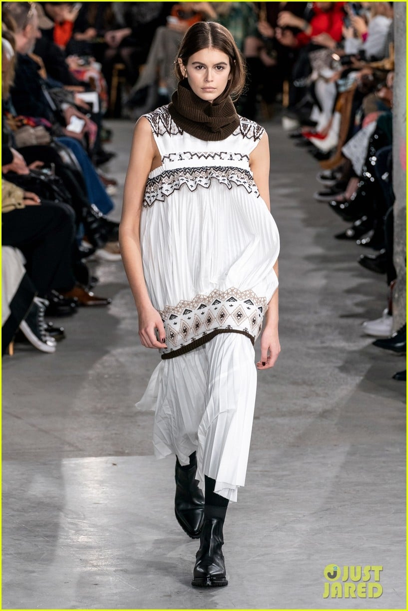 Kaia Gerber Checks Out the Paris Sights with Her Boyfriend | Photo