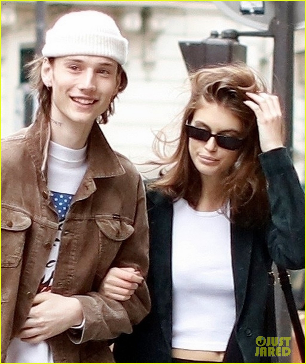 Kaia Gerber Checks Out the Paris Sights with Her Boyfriend | Photo ...