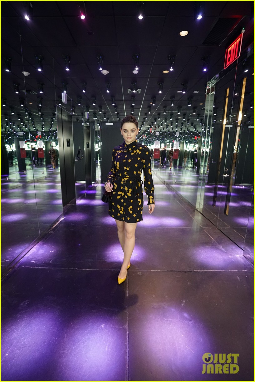 joey-king-looks-chic-for-her-second-look-of-the-day-photo-1222031