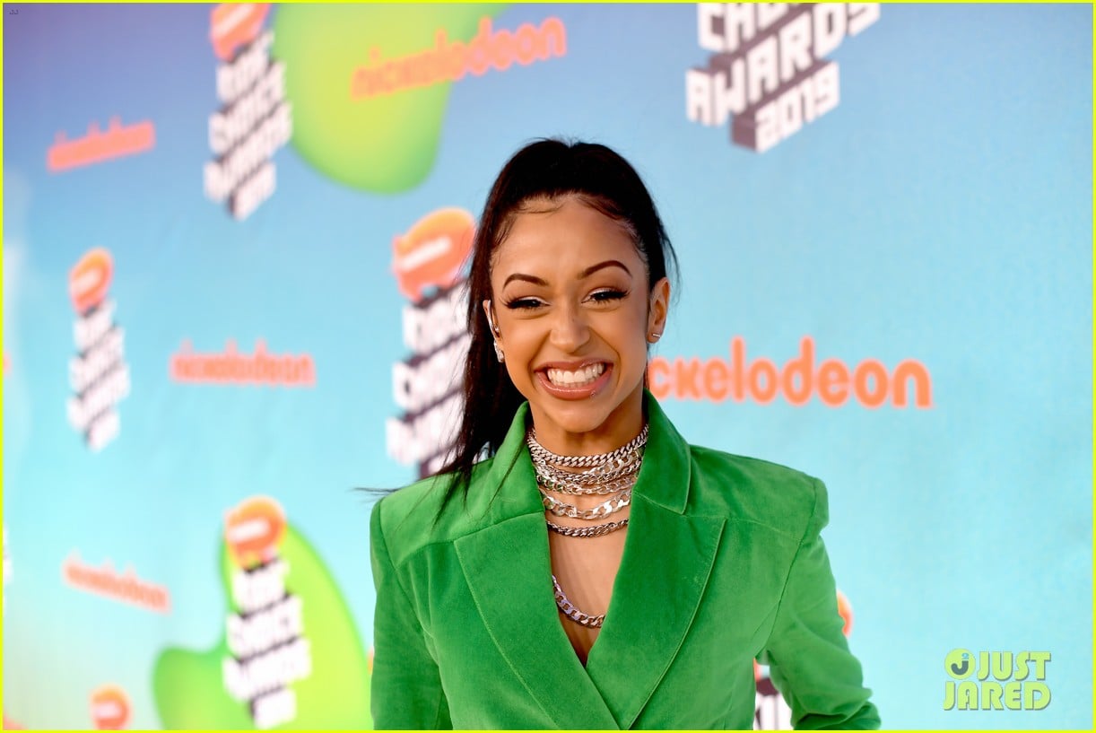 Liza Koshy Shows Off Karate Moves at Kids Choice Awards 2019 | Photo ...