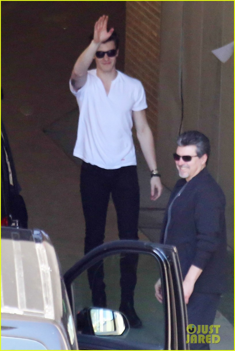 Shawn Mendes Hangs Out in Spain Ahead of His Concert! Photo 1224606