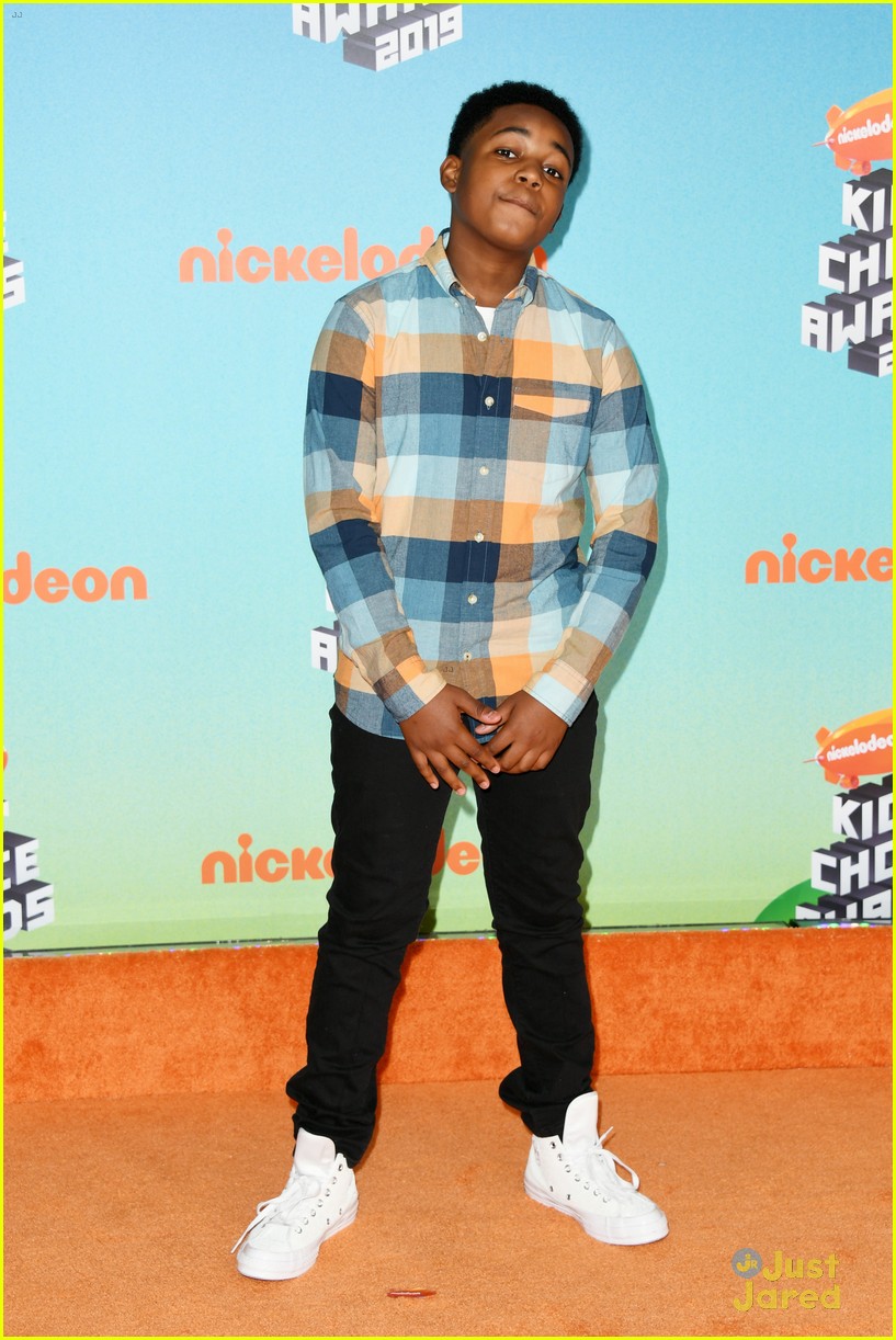 Navia Robinson, Sky Katz & More Disney Stars Hit The Kids Choice Awards