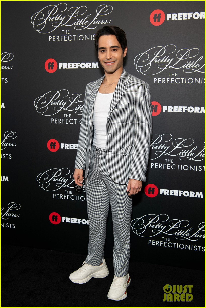 cast of pll the perfectionists stun at los angeles premiere 12