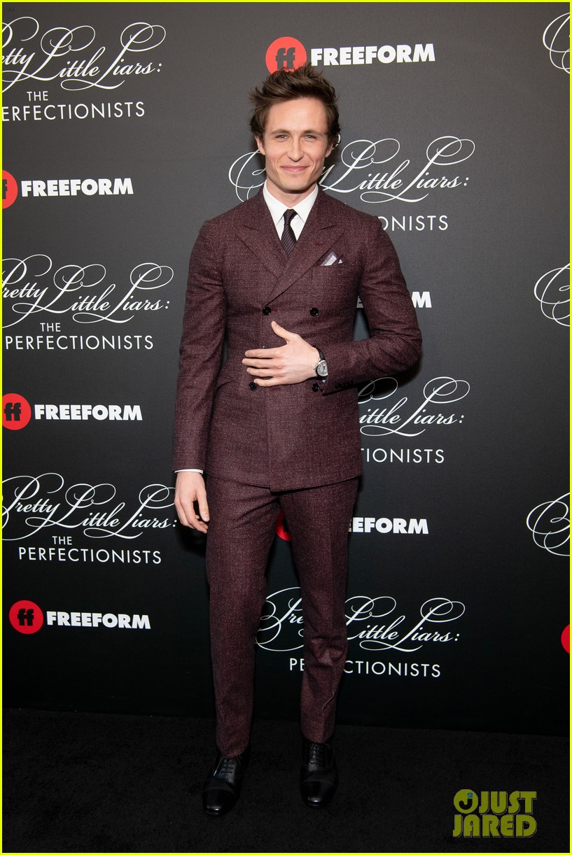cast of pll the perfectionists stun at los angeles premiere 15