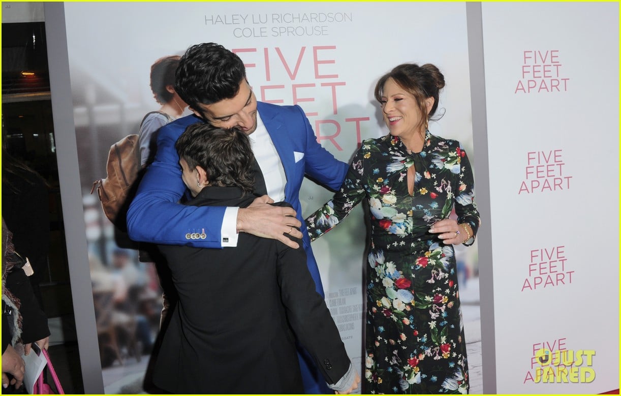 Full Sized Photo of gina rodriguez justin baldoni five feet apart