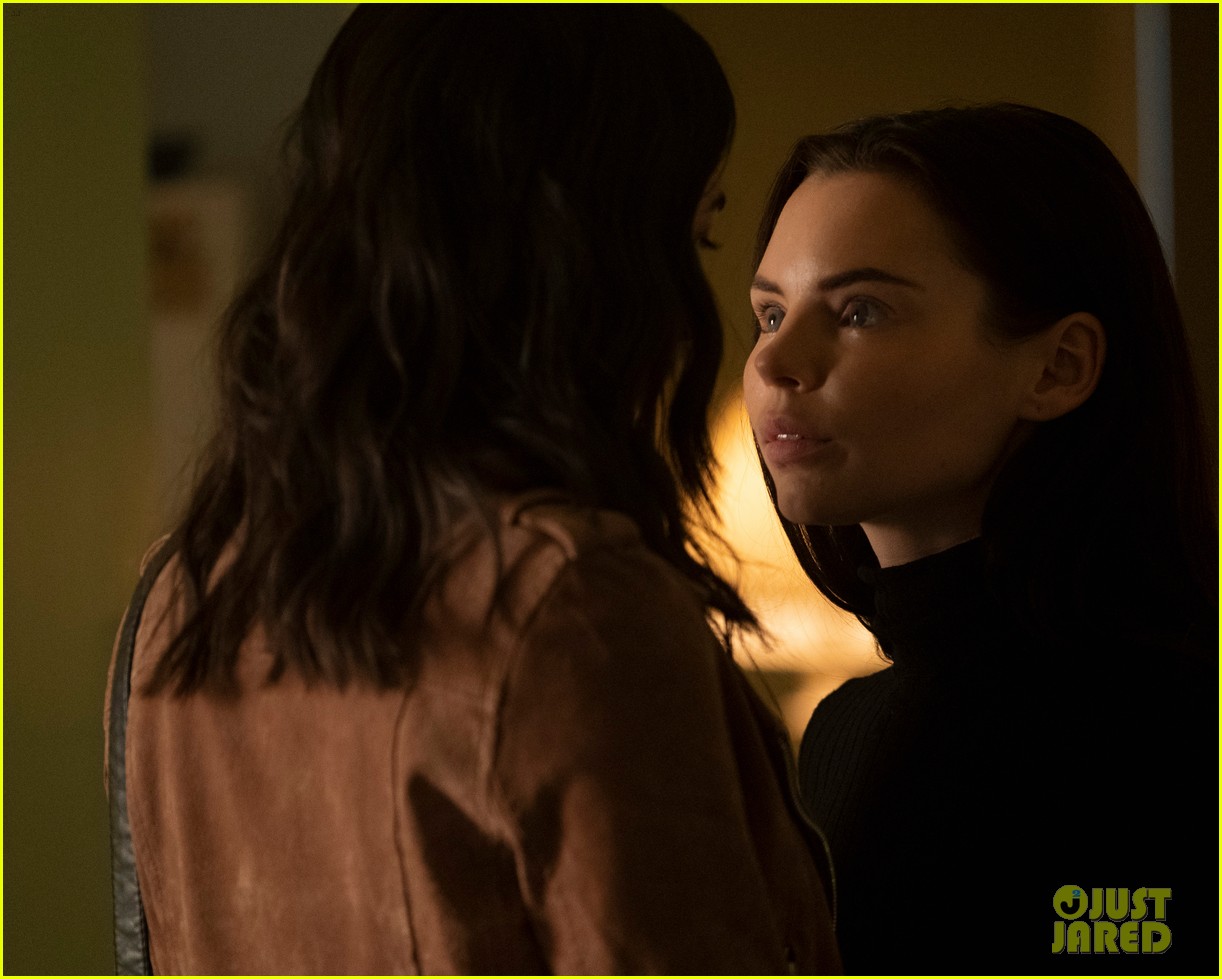 ryn cami meet nicole on siren 01