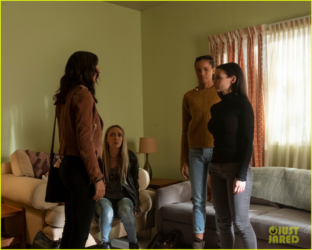 ryn cami meet nicole on siren 03