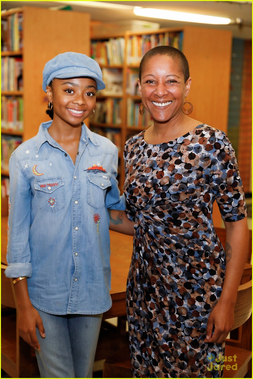 Skai Jackson Grabs Breakfast With School Kids For No Kid Hungry's Breakfast Event | Photo