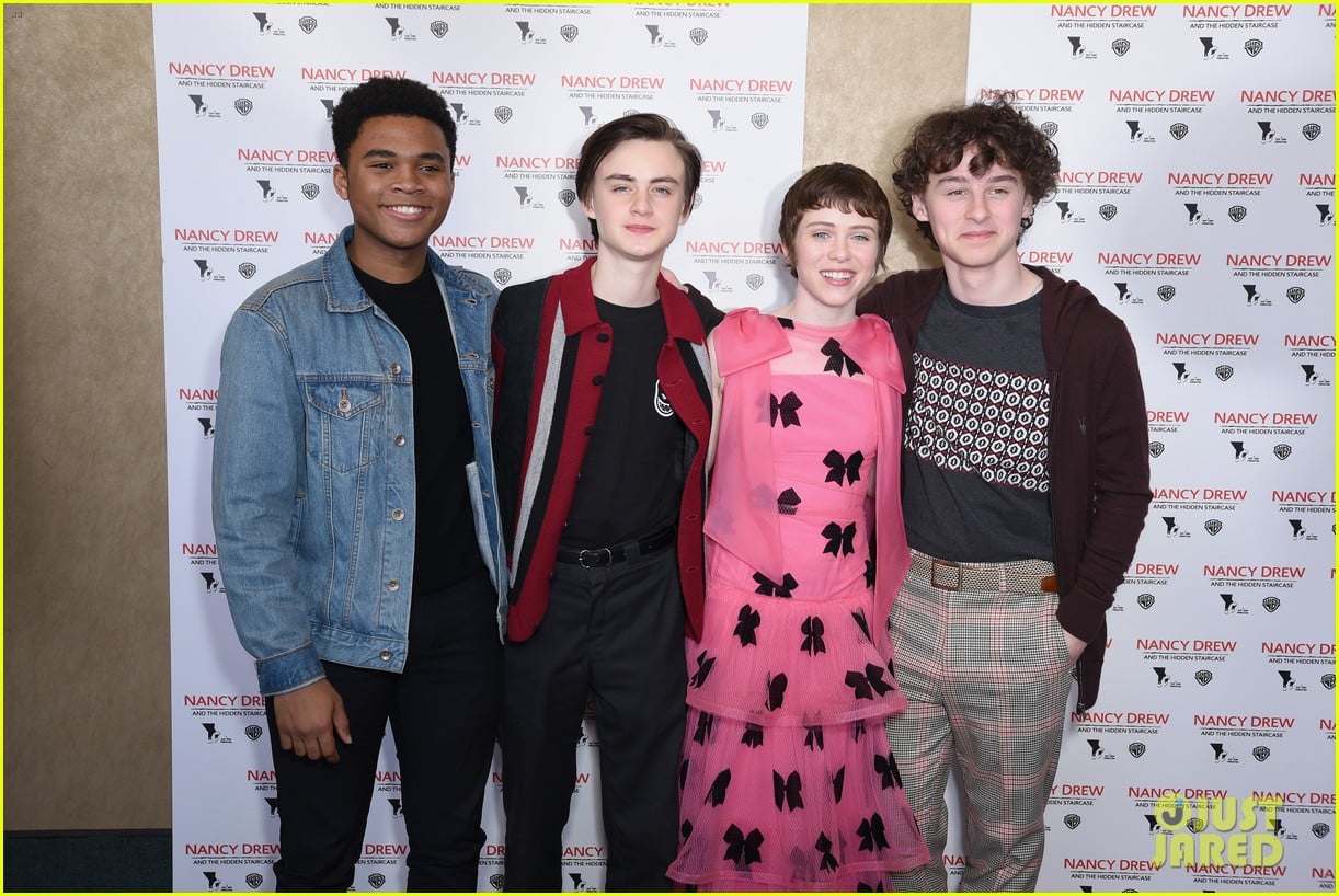 Sophia Lillis Is Pretty In Pink at the 'Nancy Drew & The Hidden ...