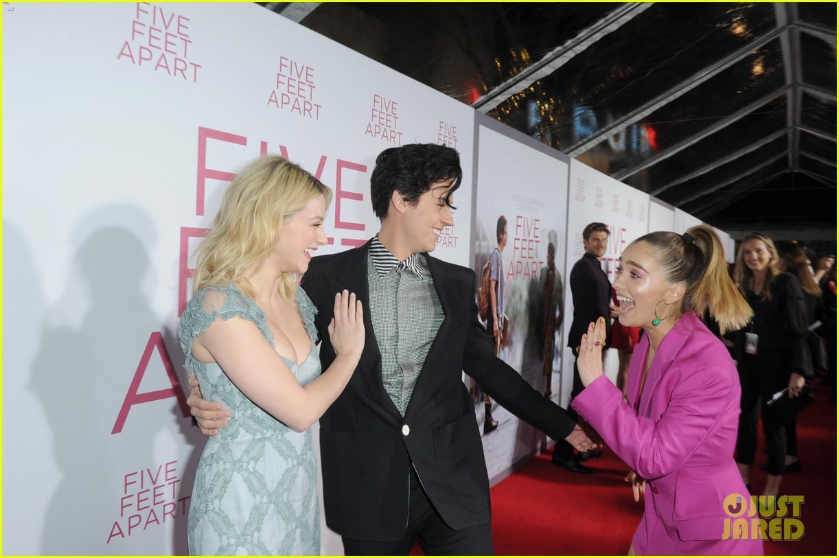 Full Sized Photo of cole sprouse lili reinhart five feet apart premiere