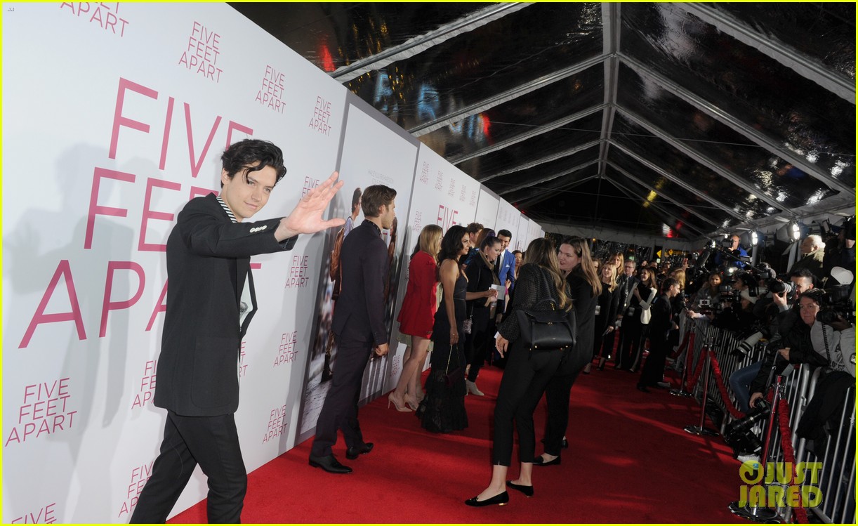 Lili Reinhart Gives Cole Sprouse a Sweet Kiss at 'Five Feet Apart