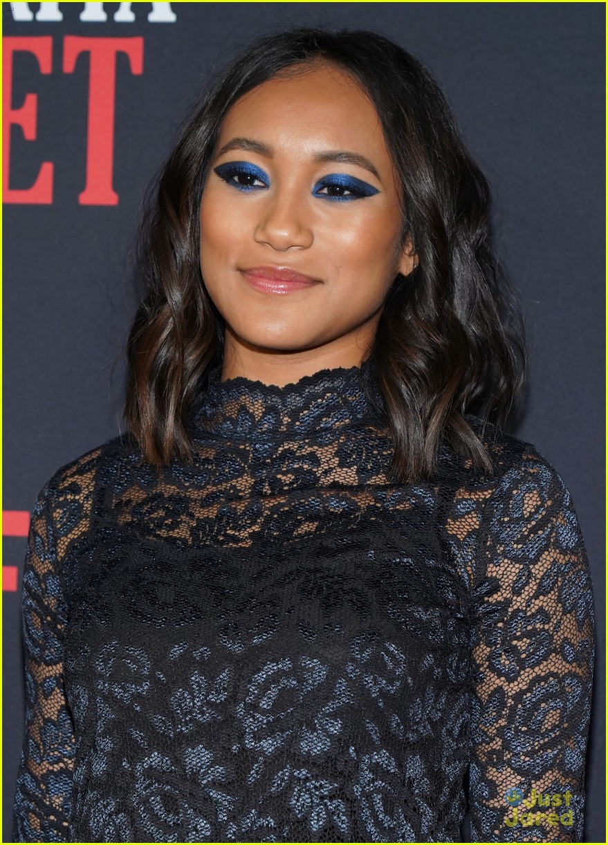 Sydney Park Rocks Dramatic Eye Makeup for 'Santa Clarita Diet' Premiere