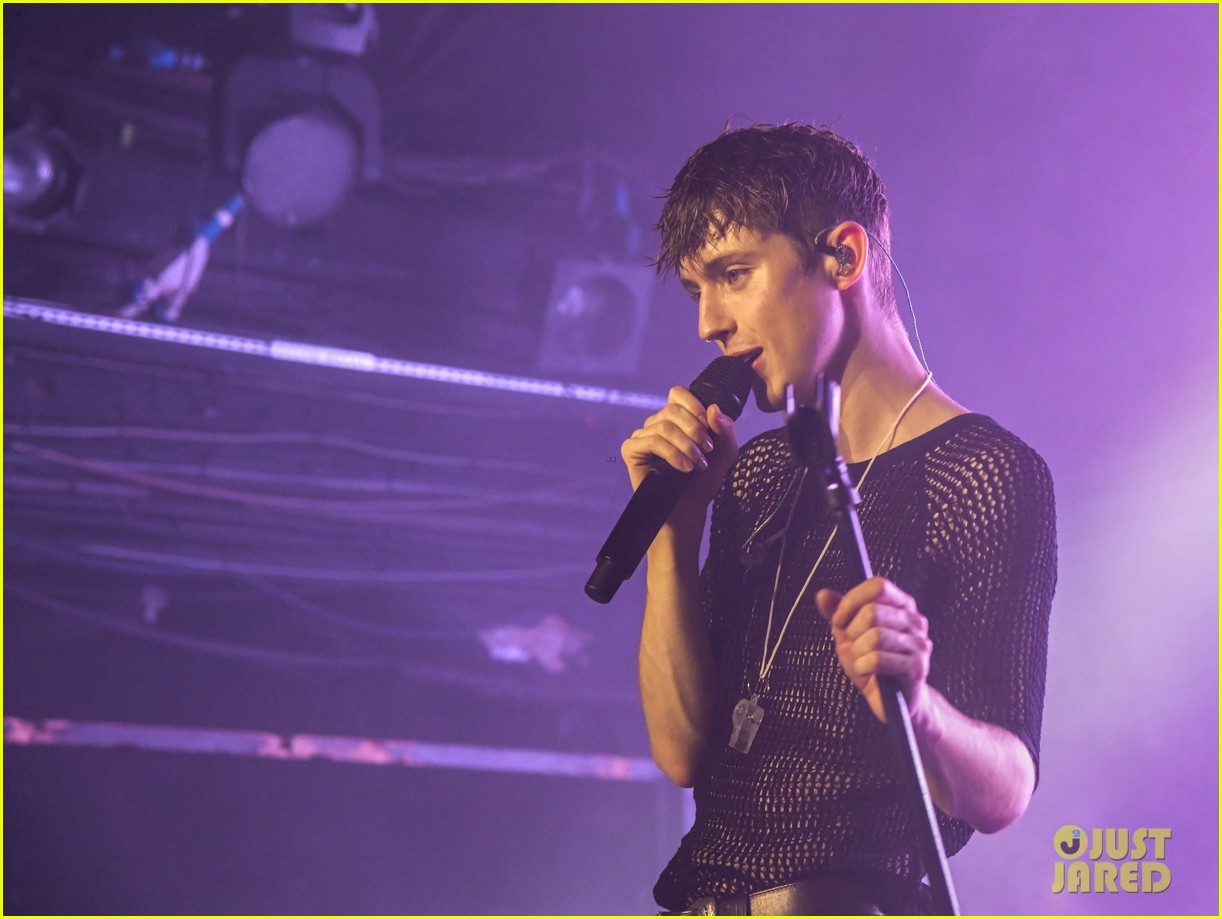 Troye Sivan Performs at G-A-Y, Meets 'RuPaul's Drag Race' Star ...