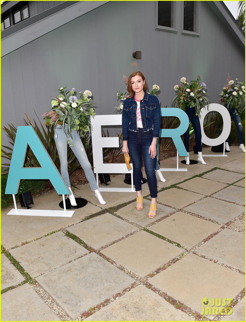 bella thorne stop by aero beach house for sustainable beach retreat 13