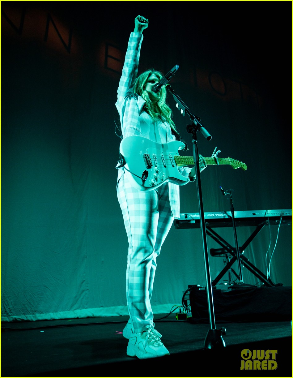 Full Sized Photo of bryn elliott why dont we tour diary 01 Brynn Elliott Goes Behindthe