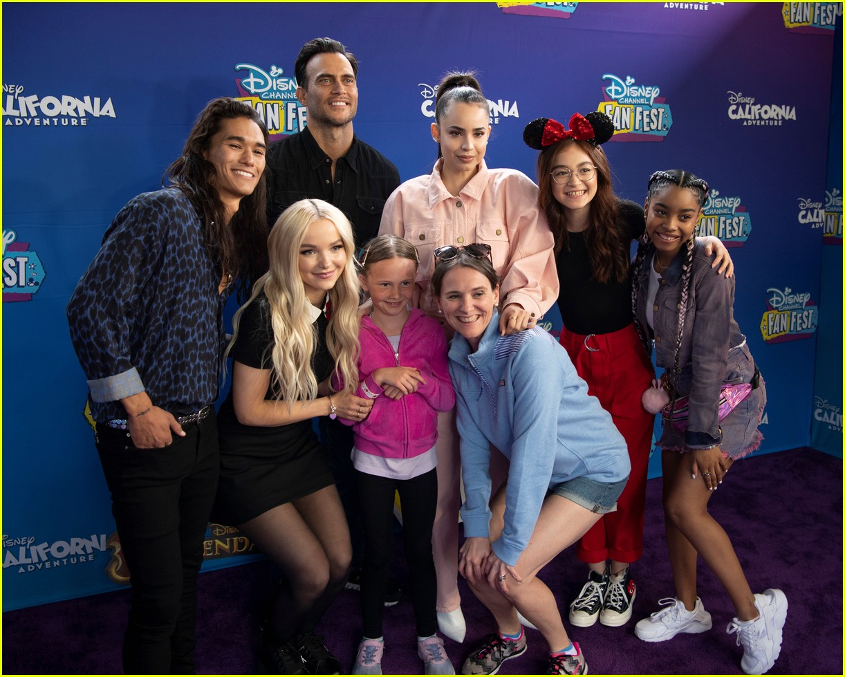 Full Sized Photo of dove cameron and sofia carson join descendants 3 ...