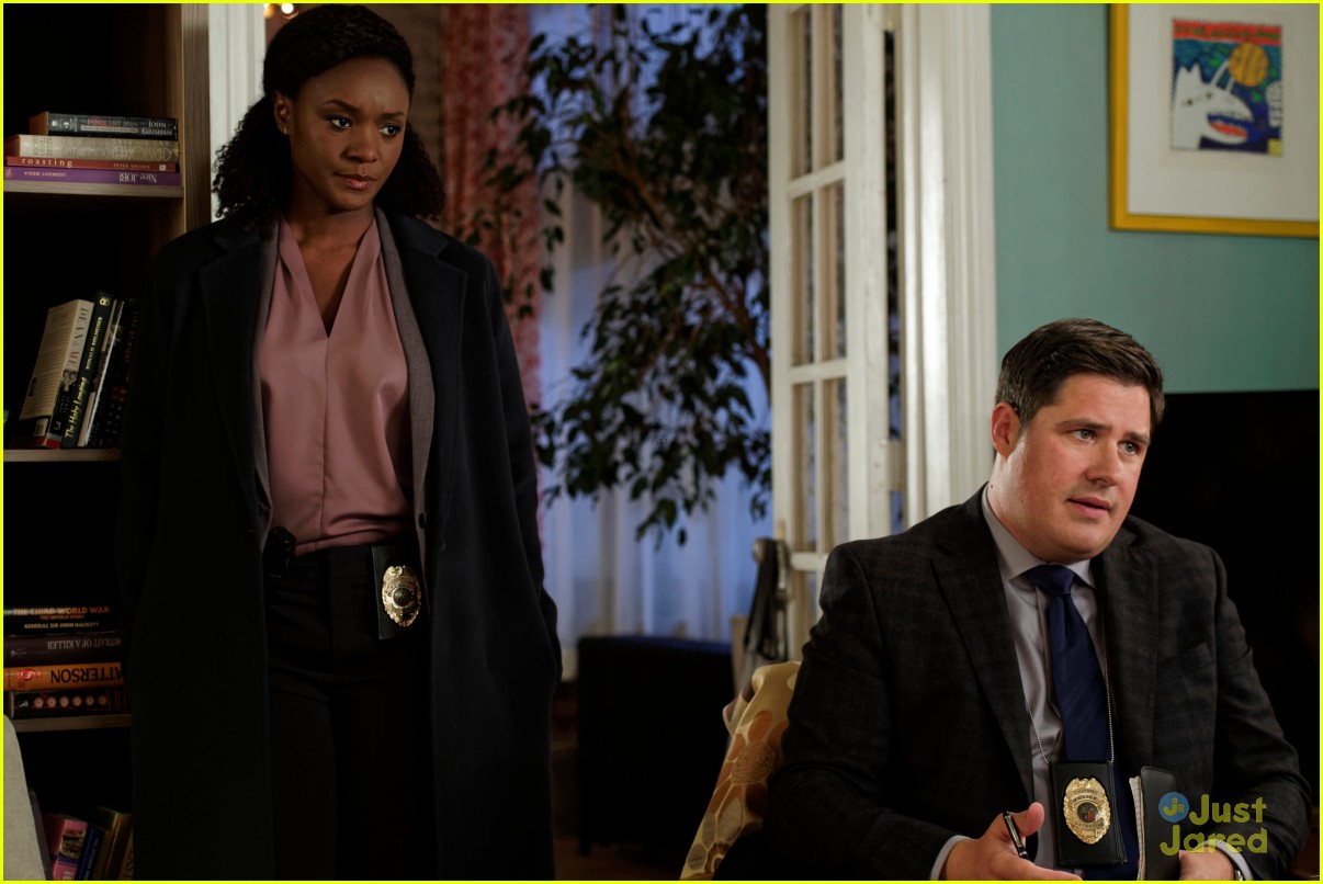 in dark stills pilot episode 12
