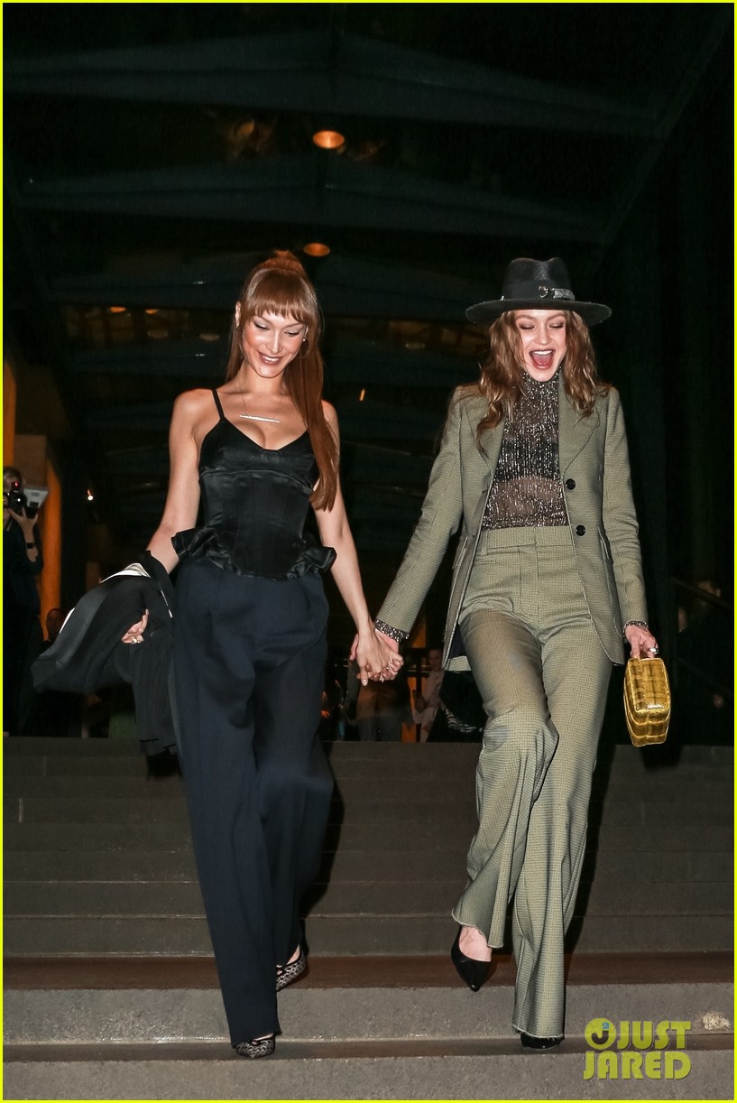 Full Sized Photo of gigi hadid bella hadid marc jacobs wedding 01