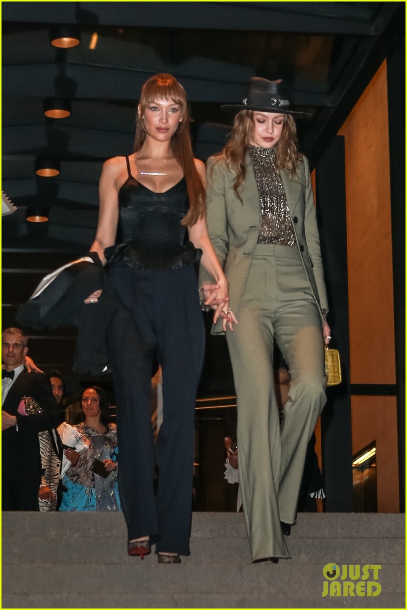 Full Sized Photo of gigi hadid bella hadid marc jacobs wedding 11