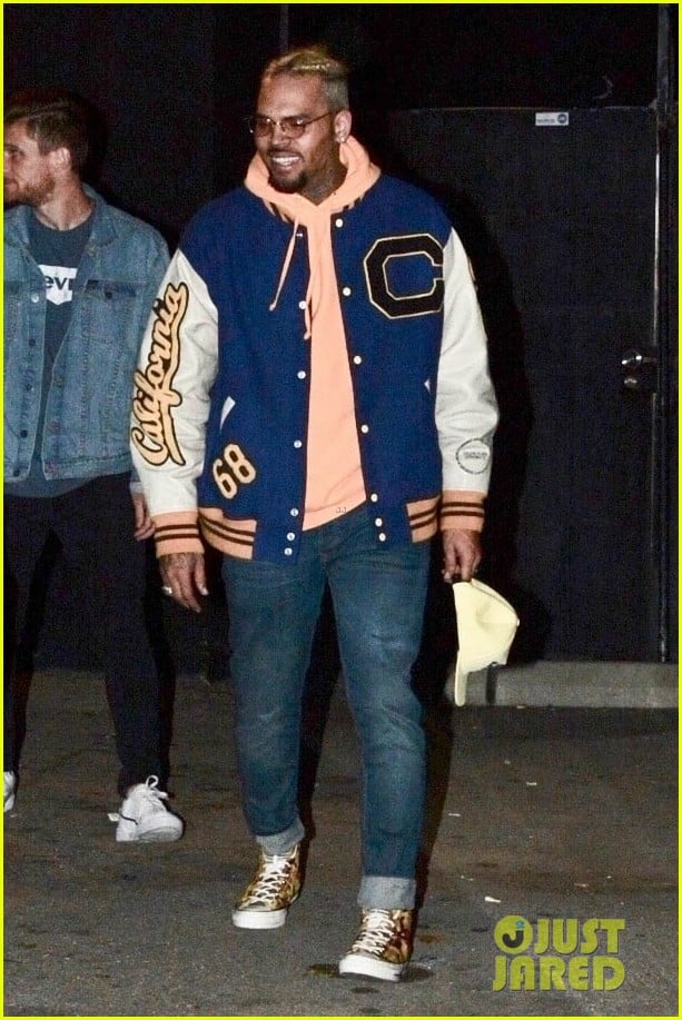 paris jackson gets support from mom debbie rowe at her show 05