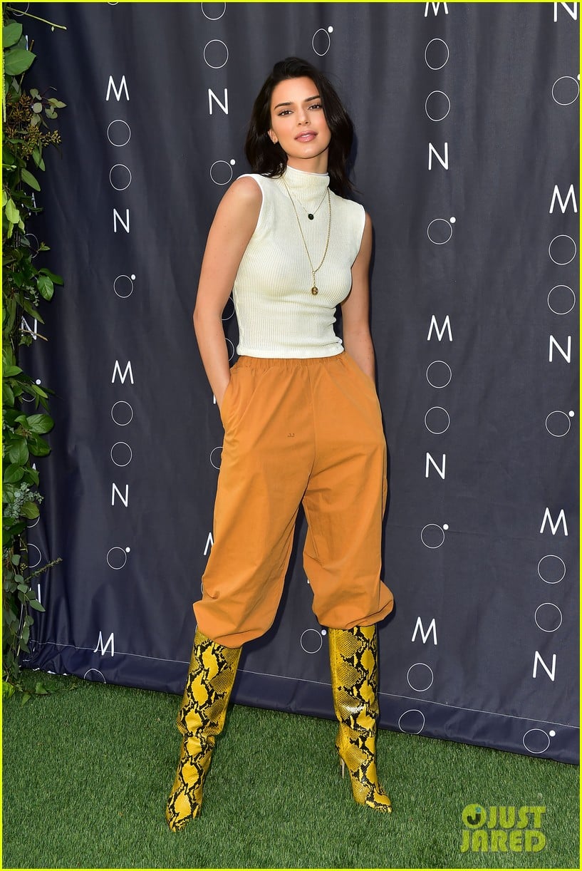 Kendall Jenner Helps Launch New Oral Beauty Line 'Moon' | Photo 1230099 ...