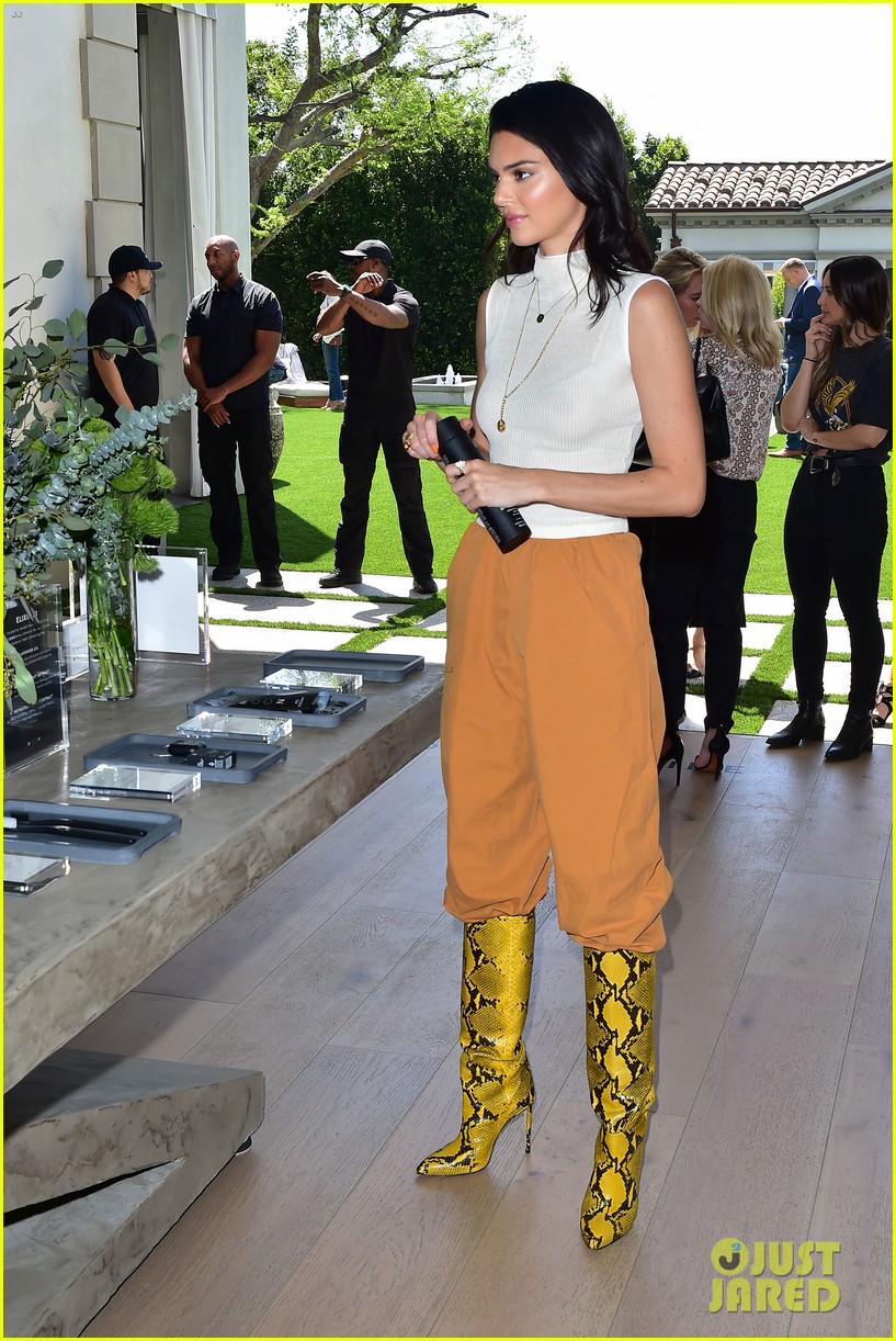 Full Sized Photo of kendall jenner looks chic at moon oral care