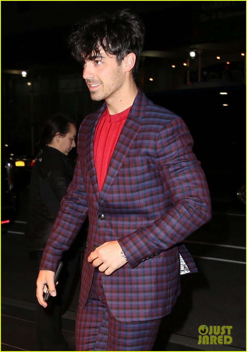 Full Sized Photo of joe jonas looks dapper while out in nyc 01 | Joe ...