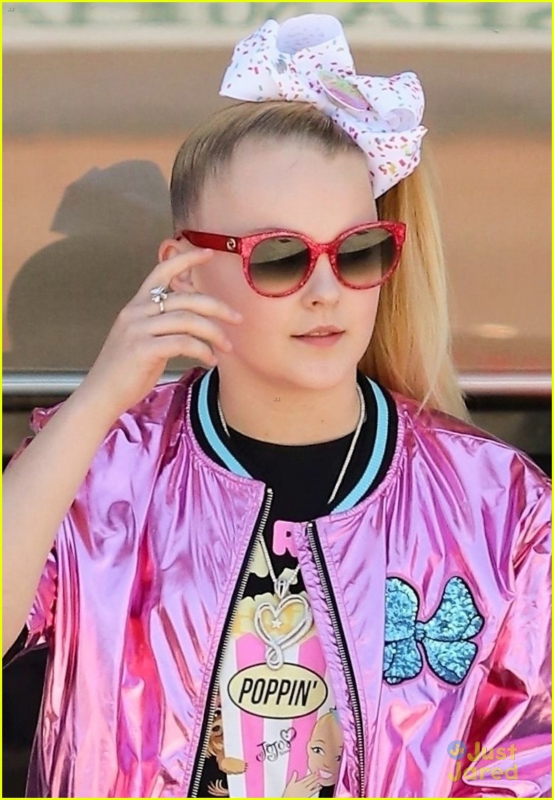 Full Sized Photo of jojo siwa fashion collection lunch mom 05 | JoJo