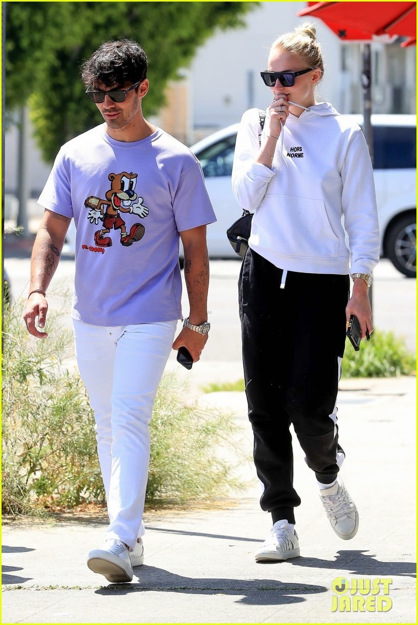 joe jonas and sophie turner couple up for lunch weho 06
