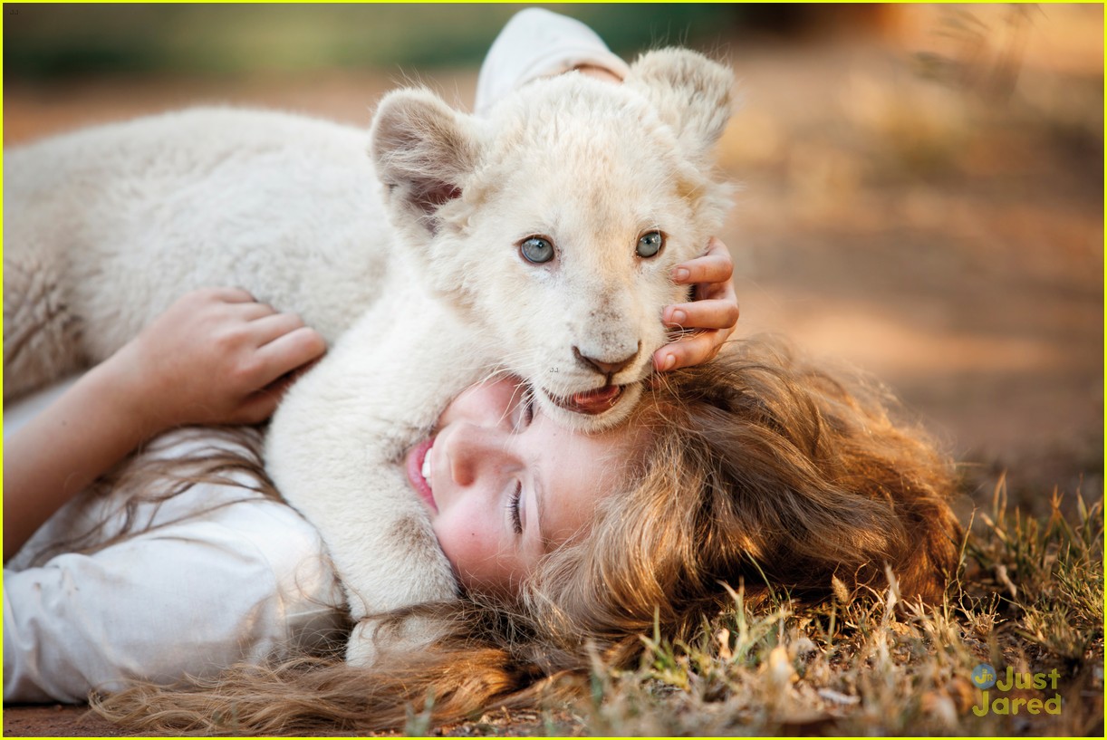 mia white lion stills clip 03